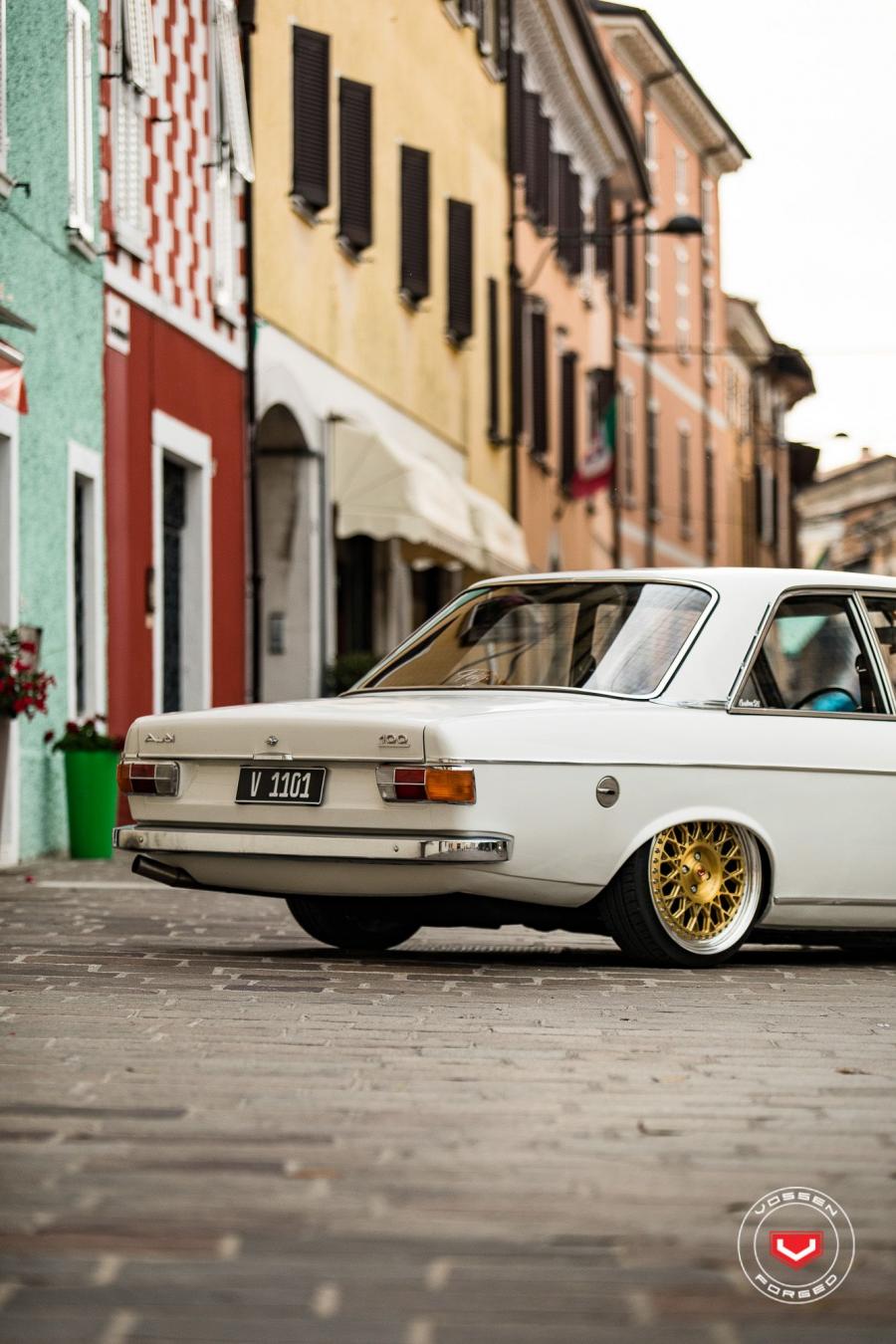 Детали экстерьера Audi 100 on Vossen Wheels (ERA-1) (C1) 2019 года  (фото 27 из 50)